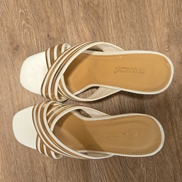 FASHION NOVA STRIPED WHITE AND GOLD DRESS SHOES - Picture 5 of 6